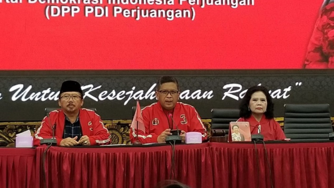 Sekjen PDIP Hasto Kristiyanto menggelar konferensi pers kemenangan Pemilu 2019
