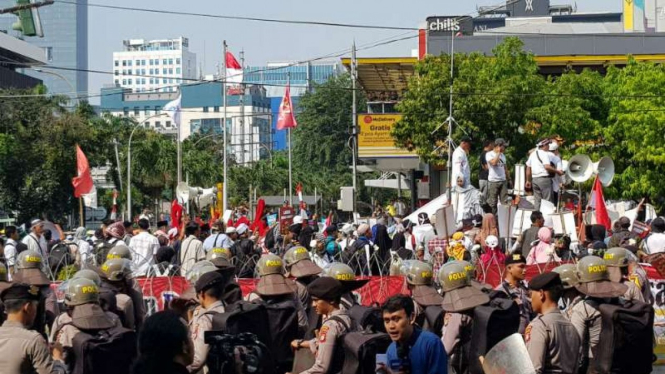 Massa unjuk rasa di depan Bawaslu, Jakarta, Selasa, 21 Mei 2019.