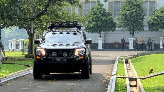 Bertemu Jokowi, AHY Bawa Mobil Gagah Kembar