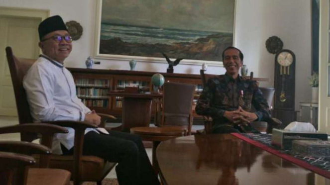 Ketua MPR Zulkifli Hasan bertemu dengan Jokowi di Istana Bogor.