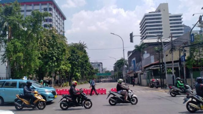 Pengendara sepeda motor di kawasan Jalan MH Thamrin.