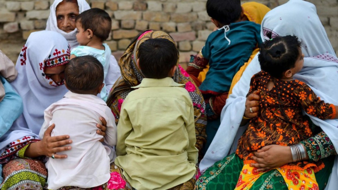 Setidaknya seorang dokter ditangkap di Pakistan terkait penularan wabah AIDS di kalangan anak-anak. - AFP