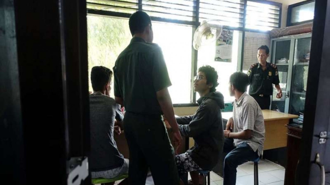 Polisi syariat Aceh tangkap orang yang makan di siang hari