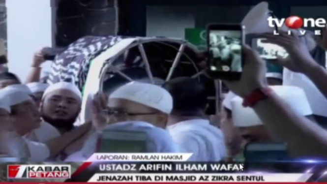 Jenazah ustaz Arifin Ilham tiba di Masjid Az Zikra 