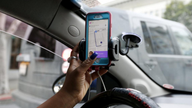 Usai IPO, Persaingan Uber dan Lyft Berlanjut. (FOTO: Reuters/Stephen Lam/File Photo)