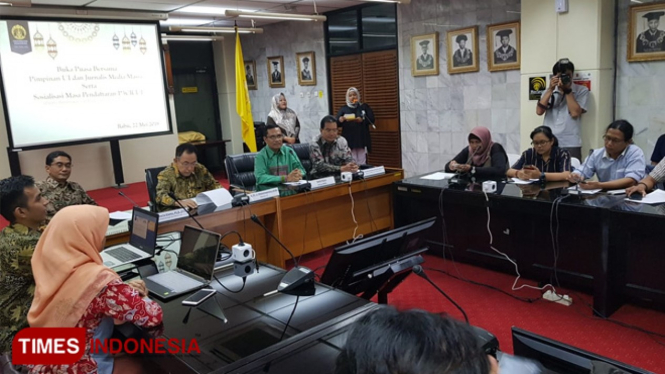 Ketua MWA Universitas Indonesia Saleh Husin saat memimpin rapat (FOTO: Yayat R Cipasang/TIMES Indonesia)