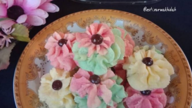 Kue semprit rainbow