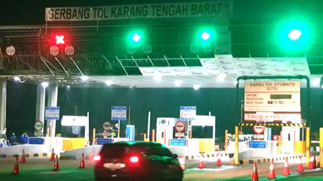 Gerbang Tol Karang Tengah Barat 1.