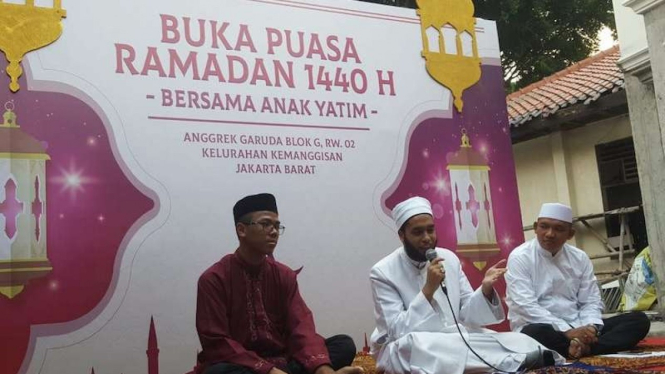 Syekh Ahmad 'Ishom Abdul Jayyid At-Tamadi dalam tausiahnya, di Jakarta, malam ahad (25/5/2019).