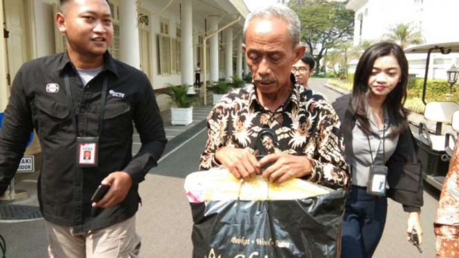 Pedagang yang dijarah saat kerusuhan 22 Mei, Usma, bertemu Presiden Jokowi