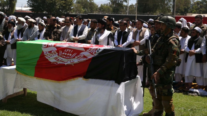 Ulama Samiullah Raihan tewas terkena ledakan bom di luar masjid di Kabul.-EPA
