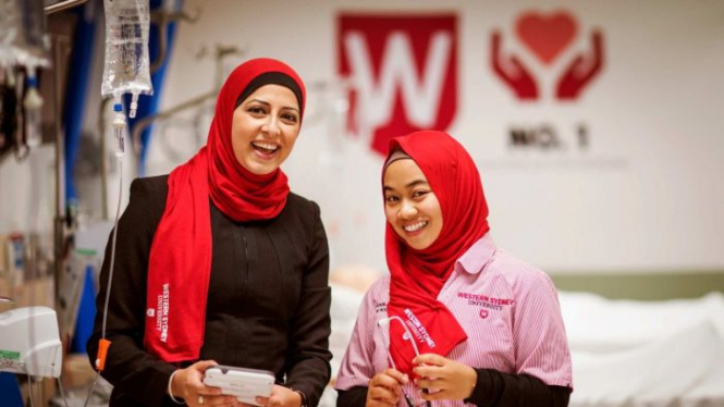 Western Sydney University meluncurkan hijab dengan logo univeristas bagi para mahasiswi Muslim di jurusan keperawatan.