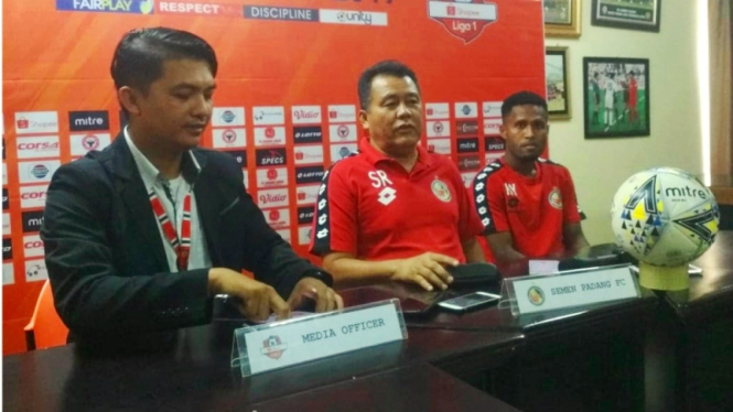 Pelatih Semen Padang FC, Syafrianto Rusli.