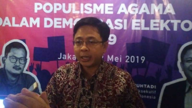 Direktur Eksekutif Indikator Politik Indonesia, Burhanuddin Muhtadi, dalam bincang santai jelang berbuka bertajuk “Populisme Agama dalam Demokrasi Elektoral 2019” di Jakarta, Rabu, 29 Mei 2019.