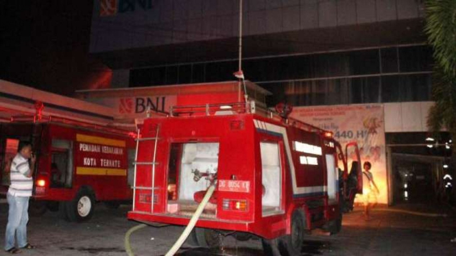 Gedung BNI Ternate terbakar.