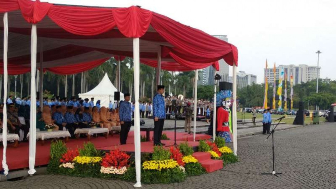 Gubernur DKI Jakarta Anies Baswedan memimpin upacara Hari Pancasila.