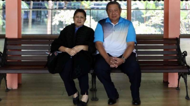 Ani Yudhoyono semasa hidup bersama Susilo Bambang Yudhoyono.