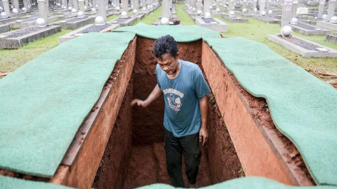 Liang kubur yang disiapkan untuk jenazah Ibu Negara Ani Yudhoyono