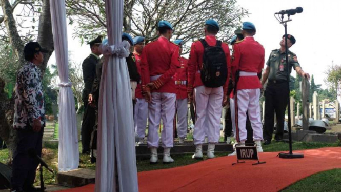 Gladi resik Paspampres menyiapkan prosesi pemakaman Ibu Ani Yudhoyono.