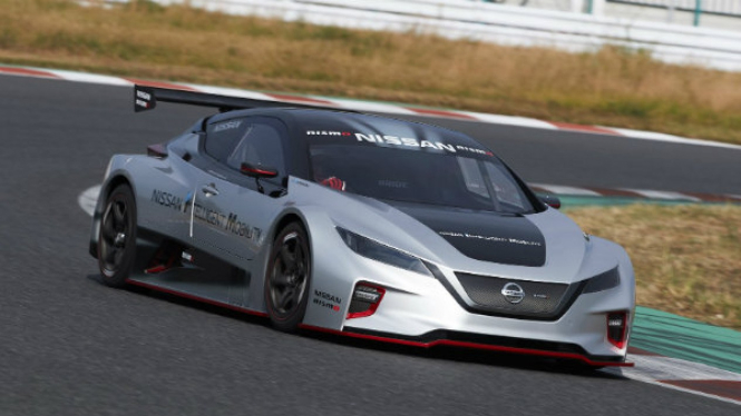 Mobil Nissan Leaf Nismo RS 2.0