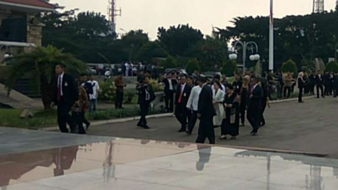 Megawati dan Puan Maharani hadiri pemakaman Ani Yudhoyono di TMP Kalibata.