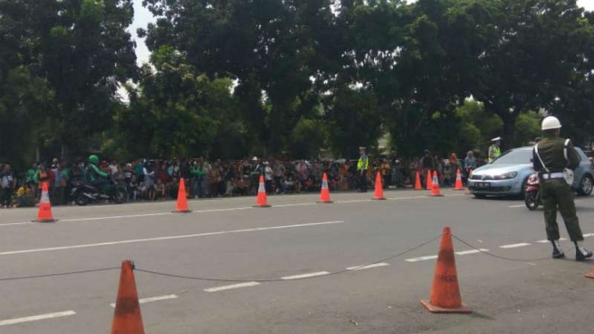 Masyarakat penuhi TMP Kalibata, ingin melihat pemakaman Ani Yudhoyono.