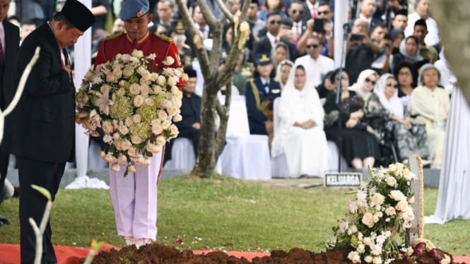 Pemakaman Ibu Ani Yudhoyono di TMP Kalibata
