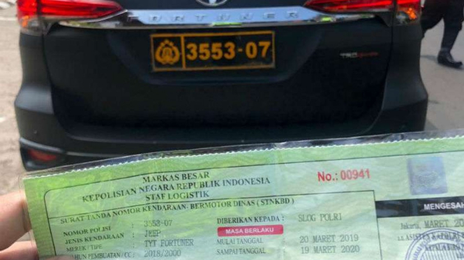 Mobil pelat polisi ugal-ugalan di Puncak