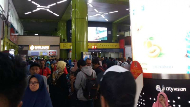 Suasana di Stasiun Gambir, Jakarta, pada H-2 lebaran, Senin, 3 Juni 2019.