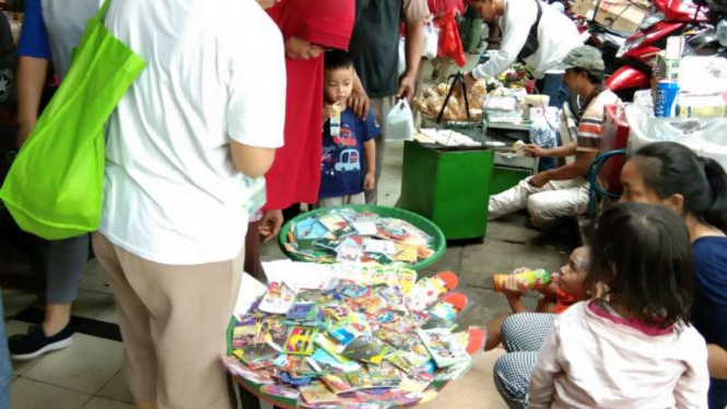 Suasana Pasar Kebayoran Lama H-1, dari Pedagang Kulit Ketupat Hingga Amplop THR