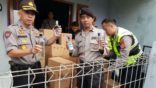 Polsek Tarogong Kidul gagalkan peredaran miras, Selasa, 4 Juni 2019.