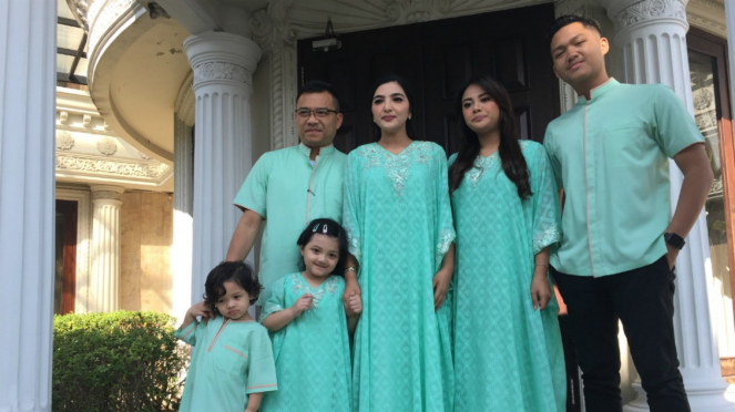 Keluarga Anang-Ashanty di hari Lebaran 2019.
