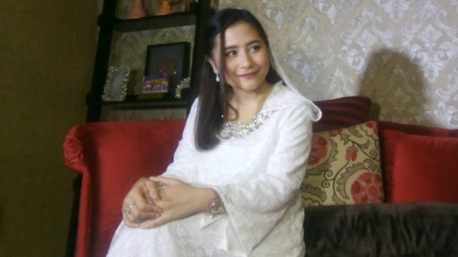 Prilly Latuconsina di hari pertama Lebaran 2019.