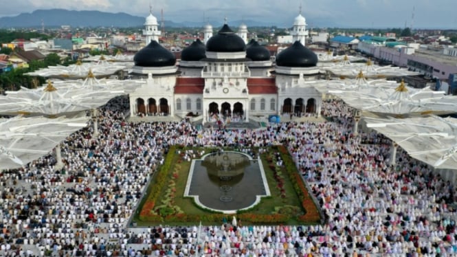 Shalat Idul Fitri di Berbagai Kota Indonesia