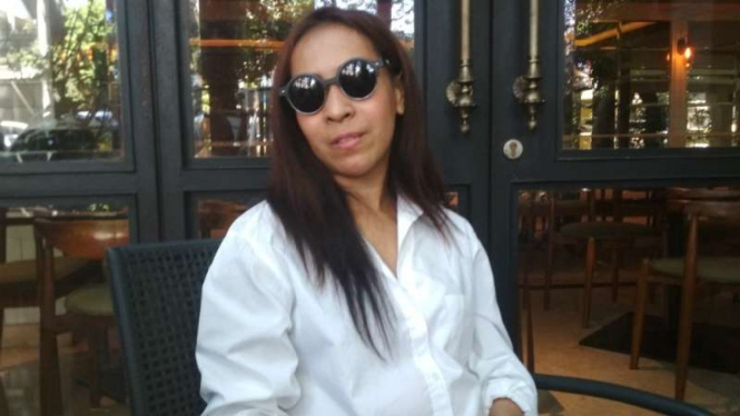 Terpidana muncikari Vanessa Angel, Endang Suhartini alias Siska, setelah bebas dari penjara di Surabaya, Jawa Timur, pada Rabu, 5 Juni 2019.