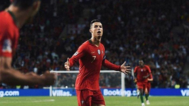 Cristiano Ronaldo cetak hattrick saat Portugal hempaskan Swiss 3-1