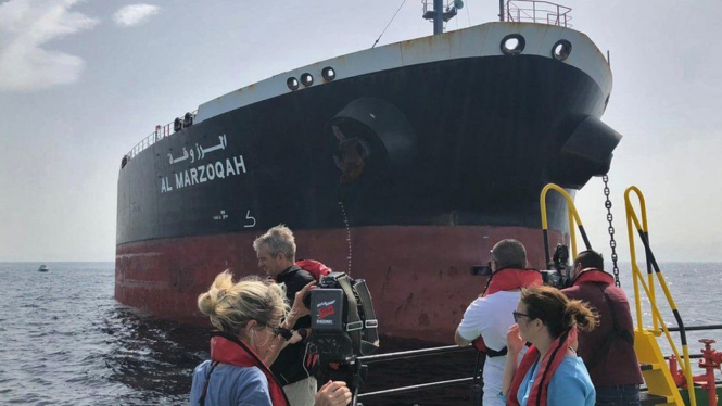 Kapal Al-Marzoqah merupakan salah satu dari empat kapal yang mengalami kerusakan dalam peristiwa "sabotase kapal". - AFP