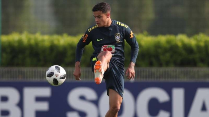 Philippe Coutinho dalam sesi latihan bersama Timnas Brasil