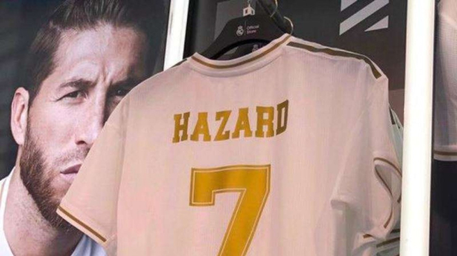 Jersey Eden Hazard sudah dipajang di toko resmi Real Madrid