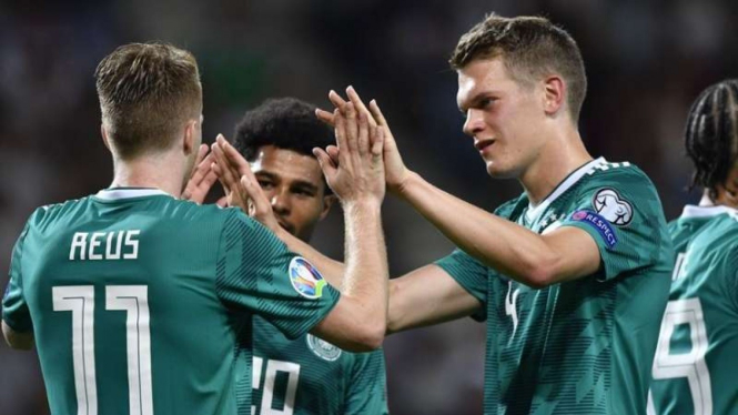 Para pemain Timnas Jerman merayakan gol Marco Reus
