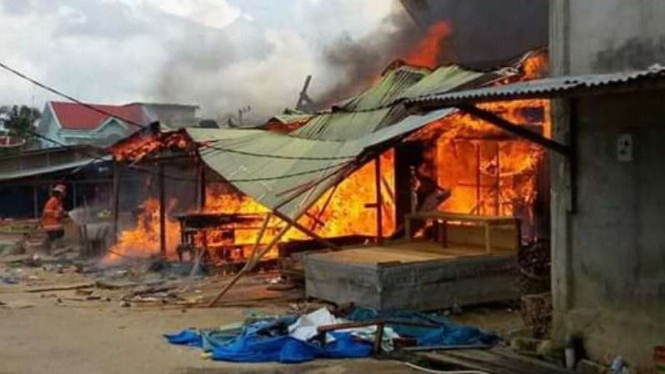 Pasar Kuamang Kuning Jambi terbakar.