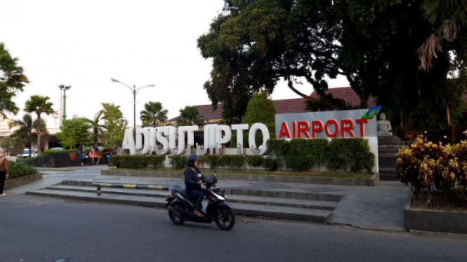 Bandara Adisutjipto Yogyakarta, Minggu, 9 Juni 2019.