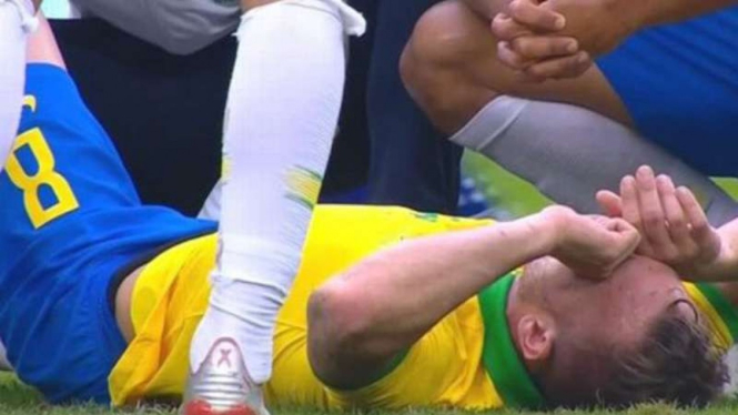 Gelandang Brasil, Arthur Melo mengalami cedera.