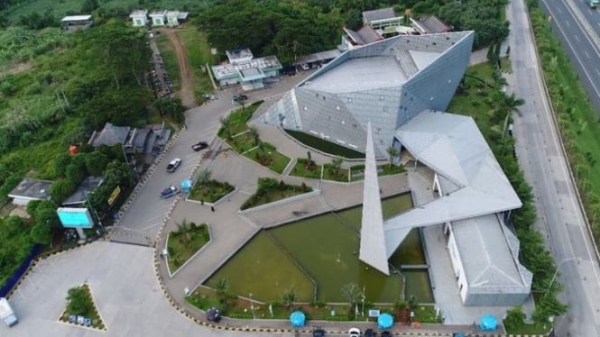 Masjid Al-Safar dilihat dari atas. - Jasa Marga