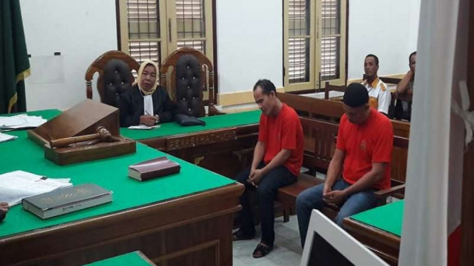 Kedua Terdakwa Saat Menjalani Persidangan di PN Medan