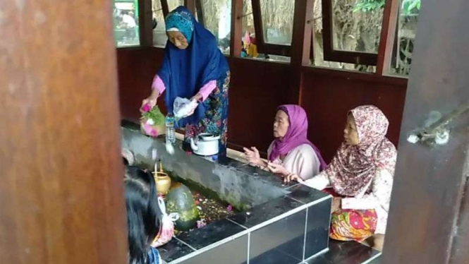 Tradisi Lebaran Topat di Lombok, Nusa Tenggara Barat.