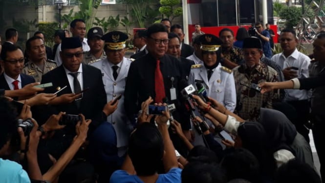  Mendagri Tjahjo Kumolo membawa tiga gubernur yang baru dilantik Jokowi ke KPK