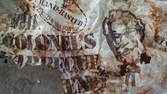 Kantong plastik KFC yang ditemukan di Sunshine Coast ini diperkirakan berusia 30-40 tahun.