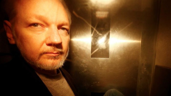 Julian Assange saat ini tengah menjalani hukuman penjara selama 50 hari karena melanggar ketentuan bebas dengan jaminan.
