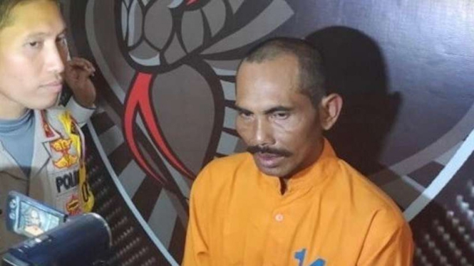  Hori (43) mengaku telah menyerahkan istrinya kepada Hartono (40) sebagai jaminan utang sebesar Rp120 juta. 